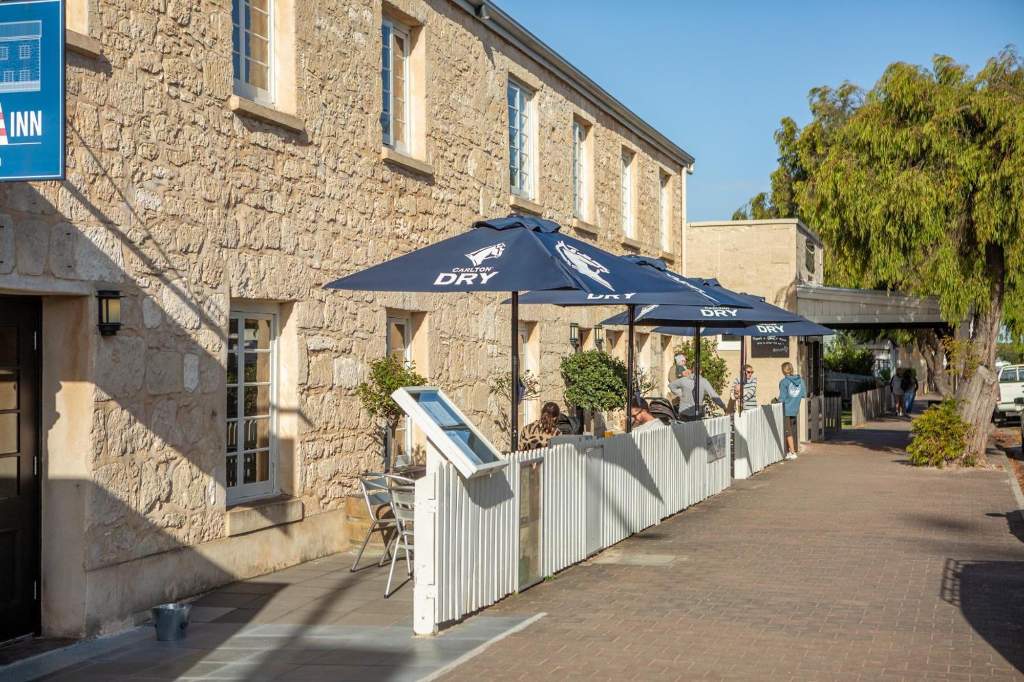 רובא Caledonian Inn מראה חיצוני תמונה