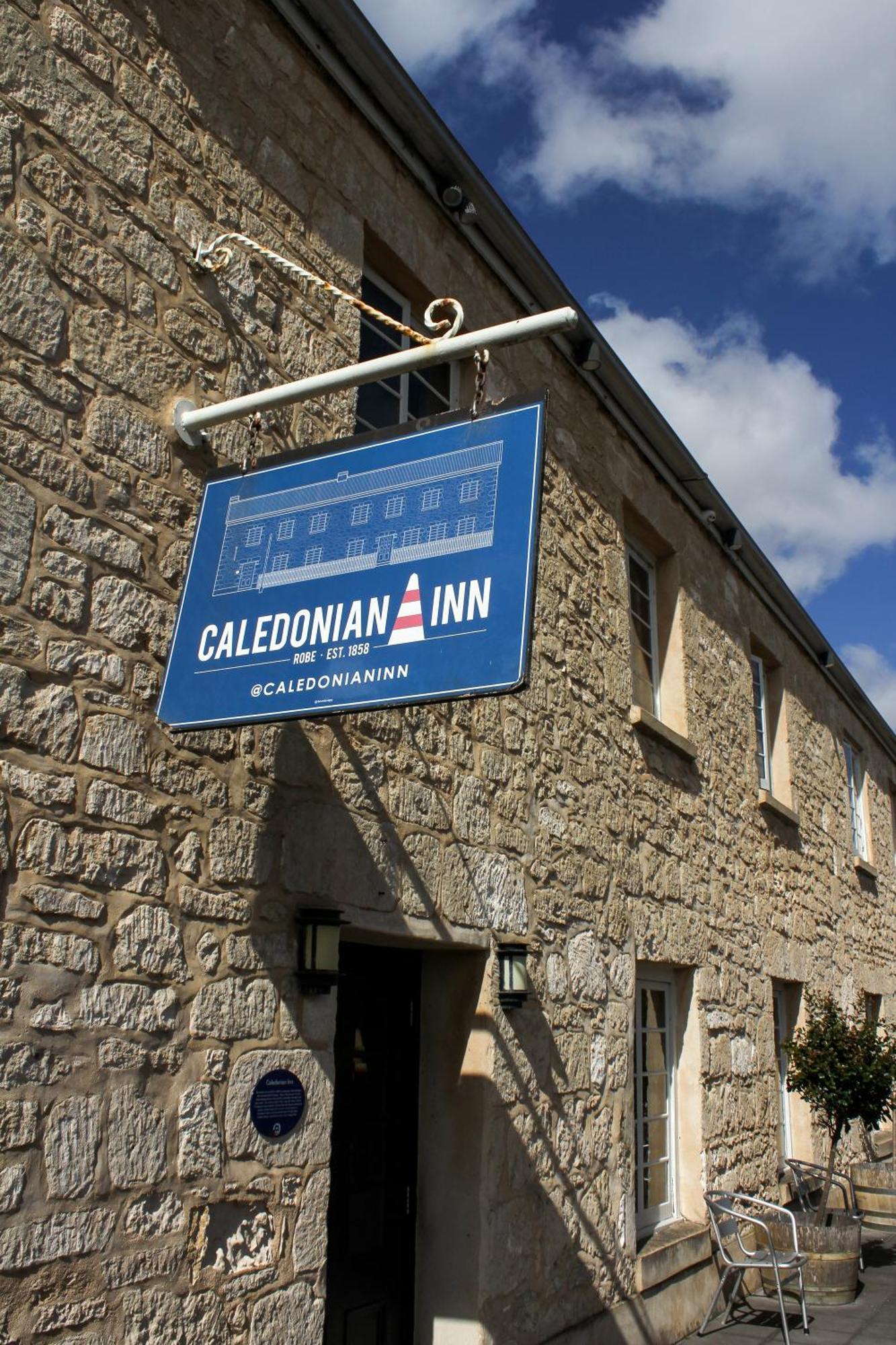 רובא Caledonian Inn מראה חיצוני תמונה