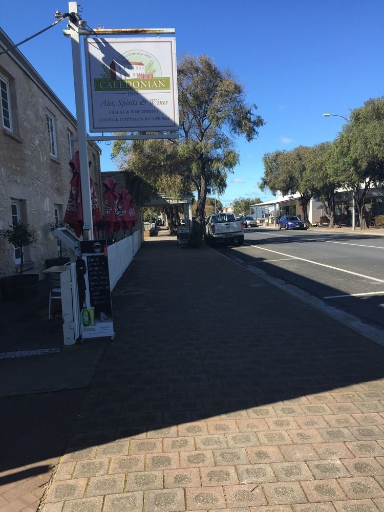 רובא Caledonian Inn מראה חיצוני תמונה