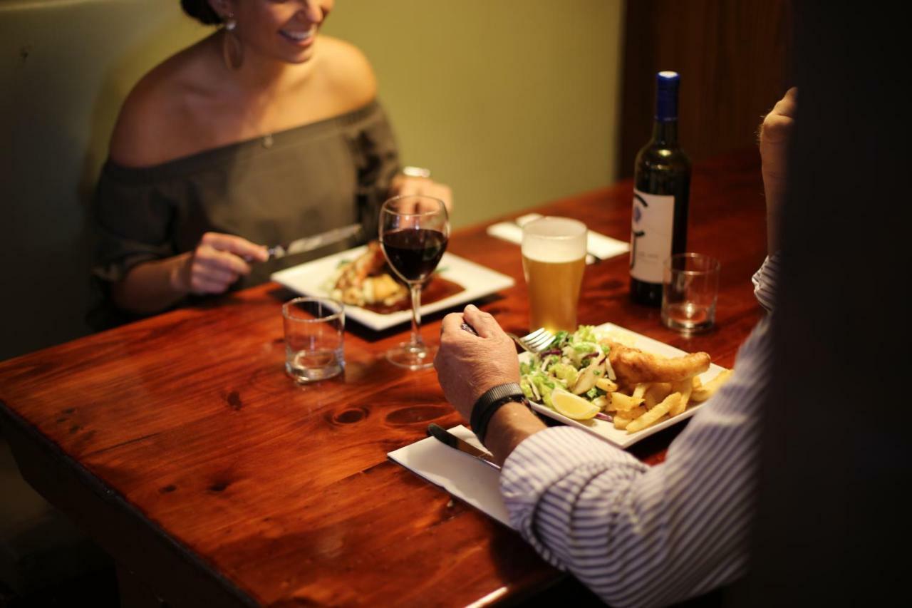 רובא Caledonian Inn מראה חיצוני תמונה